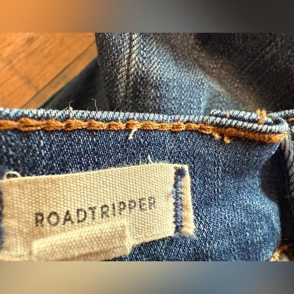 Madewell roadtripper style woman’s jeans. High rise stretch size 27 inseam 27”. - Picture 4 of 6